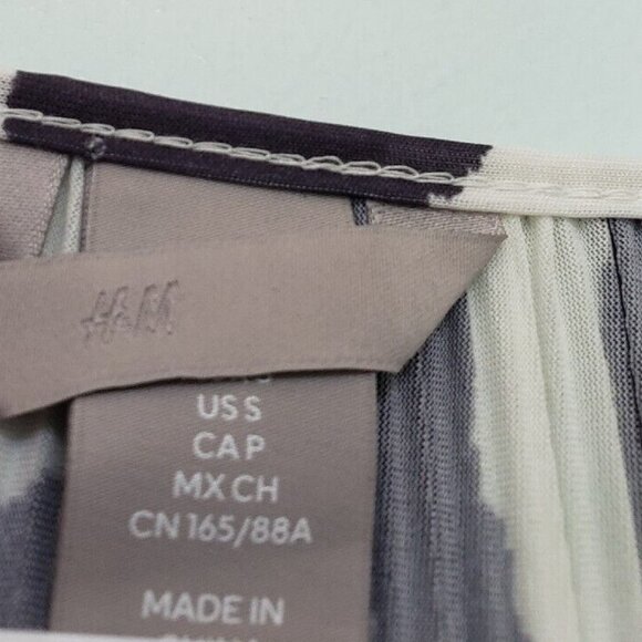 H&M Womens S Accordion Pleat Mini Dress Deep V Neck Abstract Stripe Brown Tiered - Picture 5 of 6